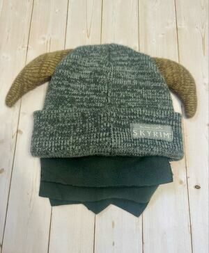 The Elder Scrolls V Skyrim Iron Helmet Horned Beanie Beanie Hat Fleece Neck Warm